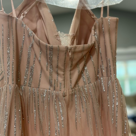 Formal dress - Picture 7 of 7